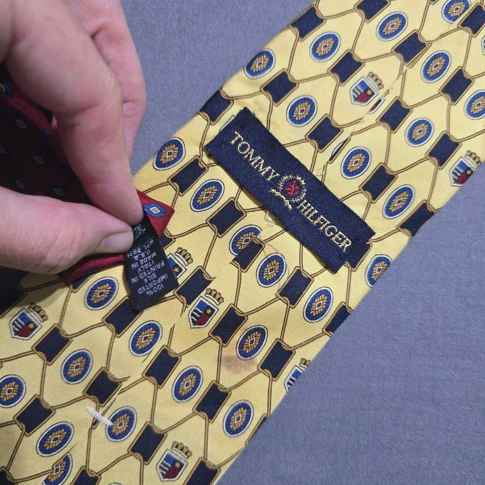 Tommy Hilfiger Necktie Mens OS Yellow Crest Medallion Silk Printed in Italy